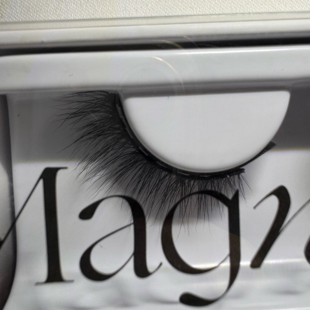 Velour Magnetic Lashes “She’s a Magnet” Faux Mink Reusable Lashes NEW - Picture 4 of 7